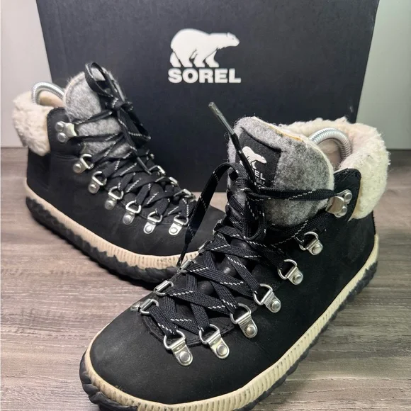 Sorel Out N About Plus Conquest Boots - Black size 8 EUC - Picture 4 of 10